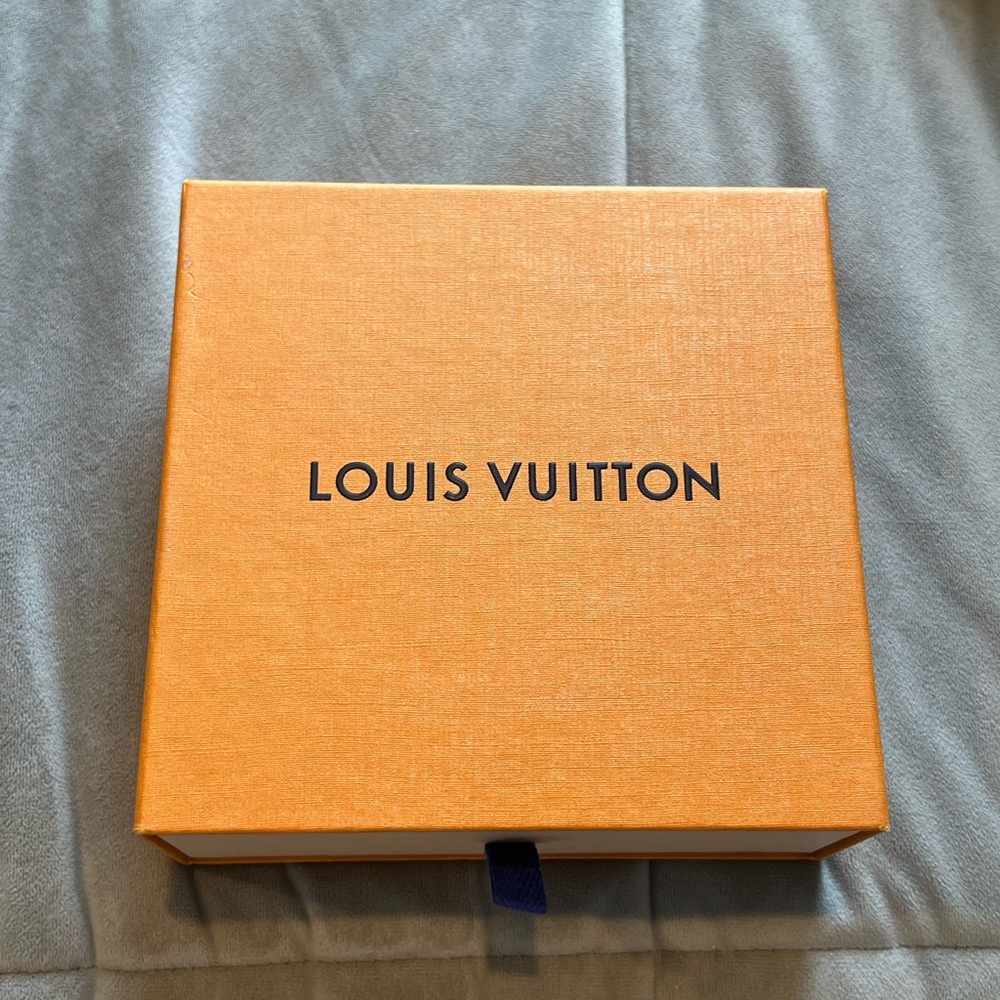 Louis Vuitton 40mm Initiales reversible belt
